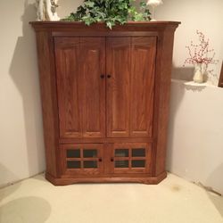 Amish Corner Hutch/Tv Stand/armoire