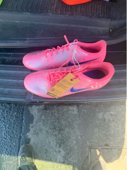 Soccer cleats