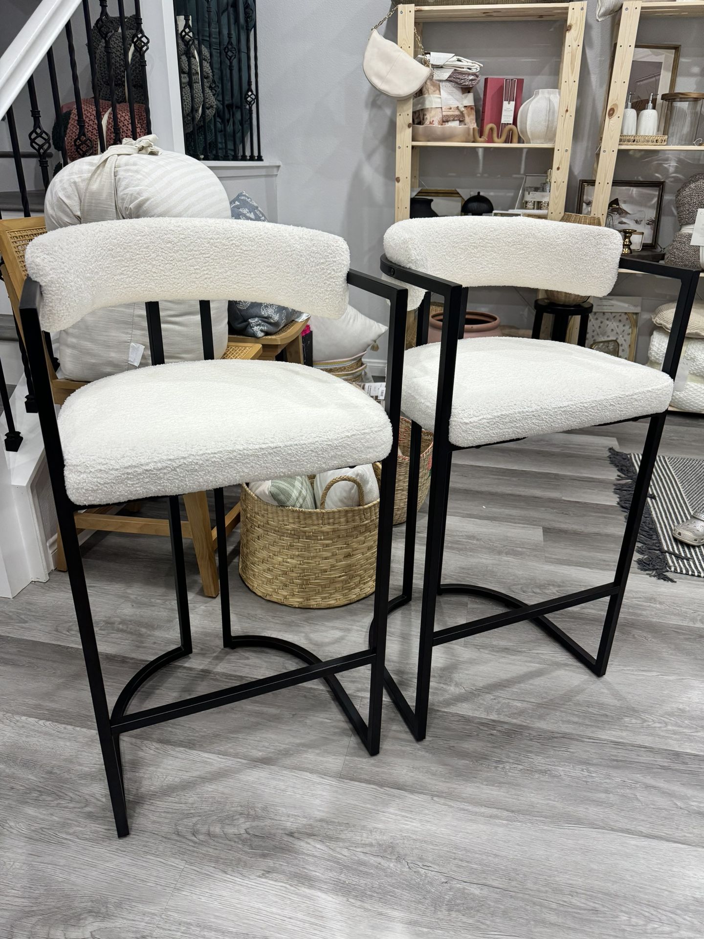 Beautiful Set Of Barstools 🤍