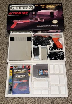 NINTENDO ENTERTAINMENT SYSTEM ACTION SET NES  CONSOLE WITH MARIO VIDEO GAME & CONTROLLER