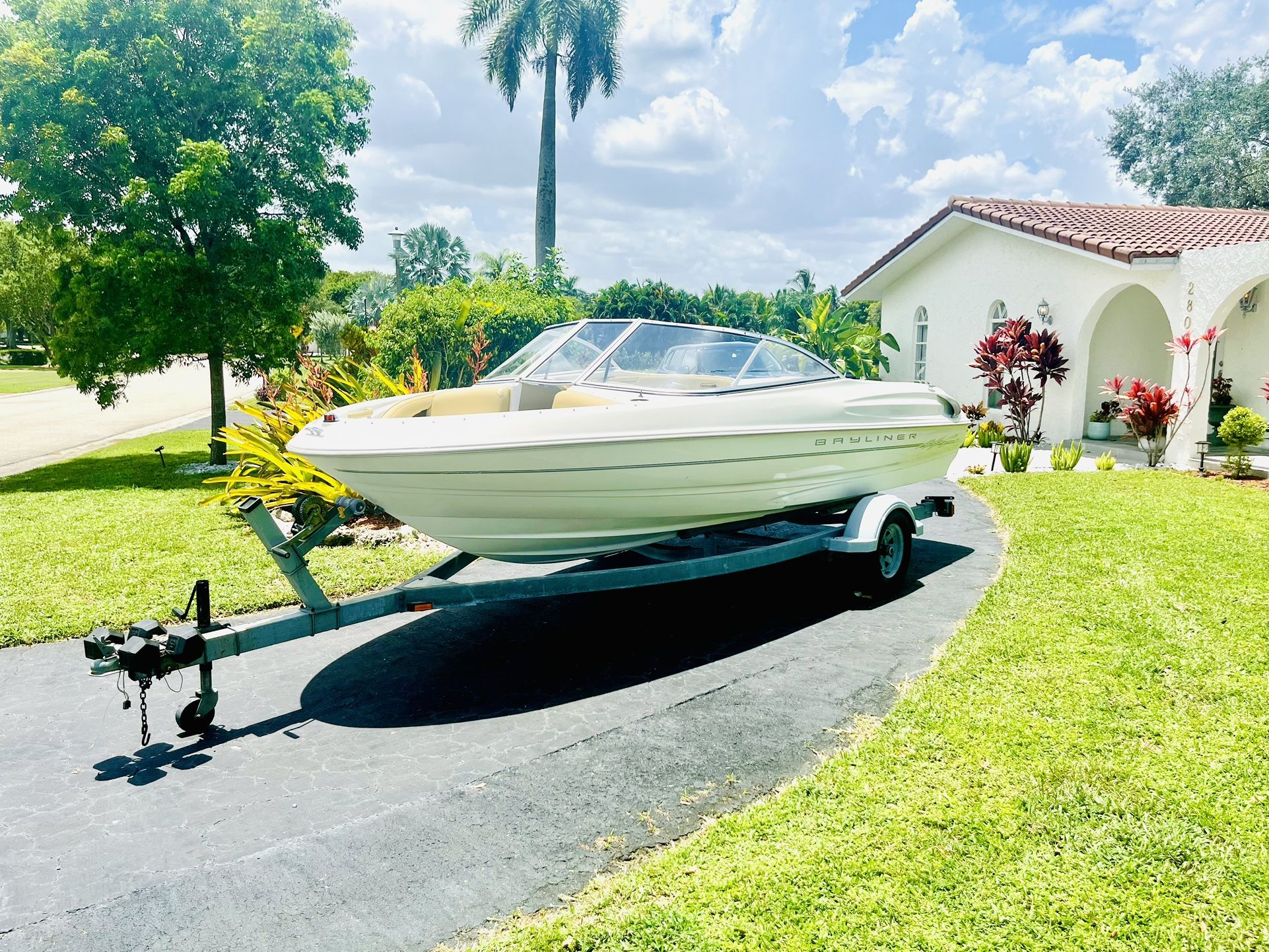 Bayliner Capri 175 3.0 Mercruiser Great condition.