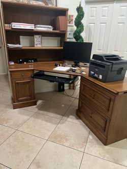 Oak wood corner desk