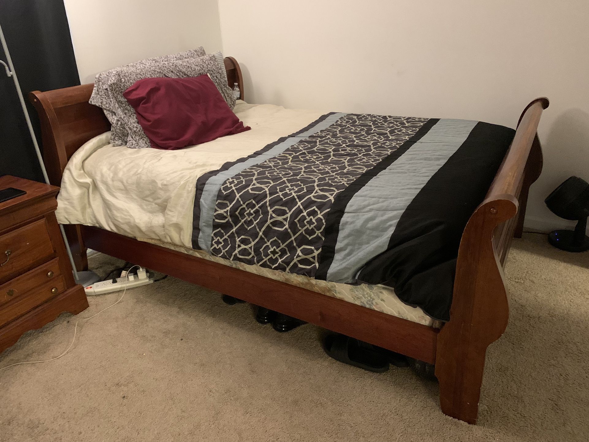 Queen size Sleigh Bed