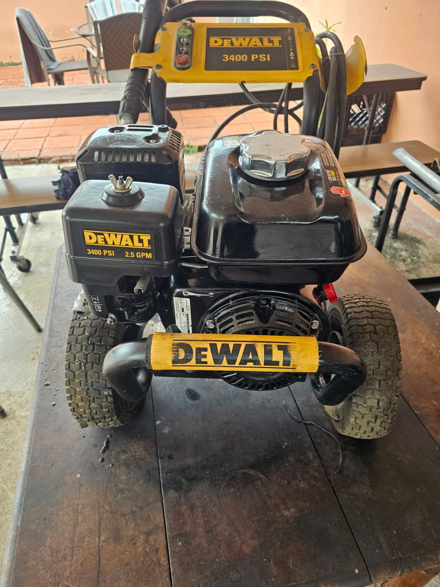 Pressure washer DeWalt-Honda de 3400PSI y 2.5 GPM