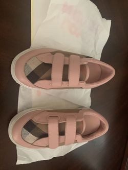 Burberry sneaker size 28 wear 2 time