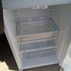 Frigidaire 18.3-cu Ft Standard Dept Refrigerator 