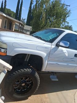 Chevy diesel 02 4x4 White