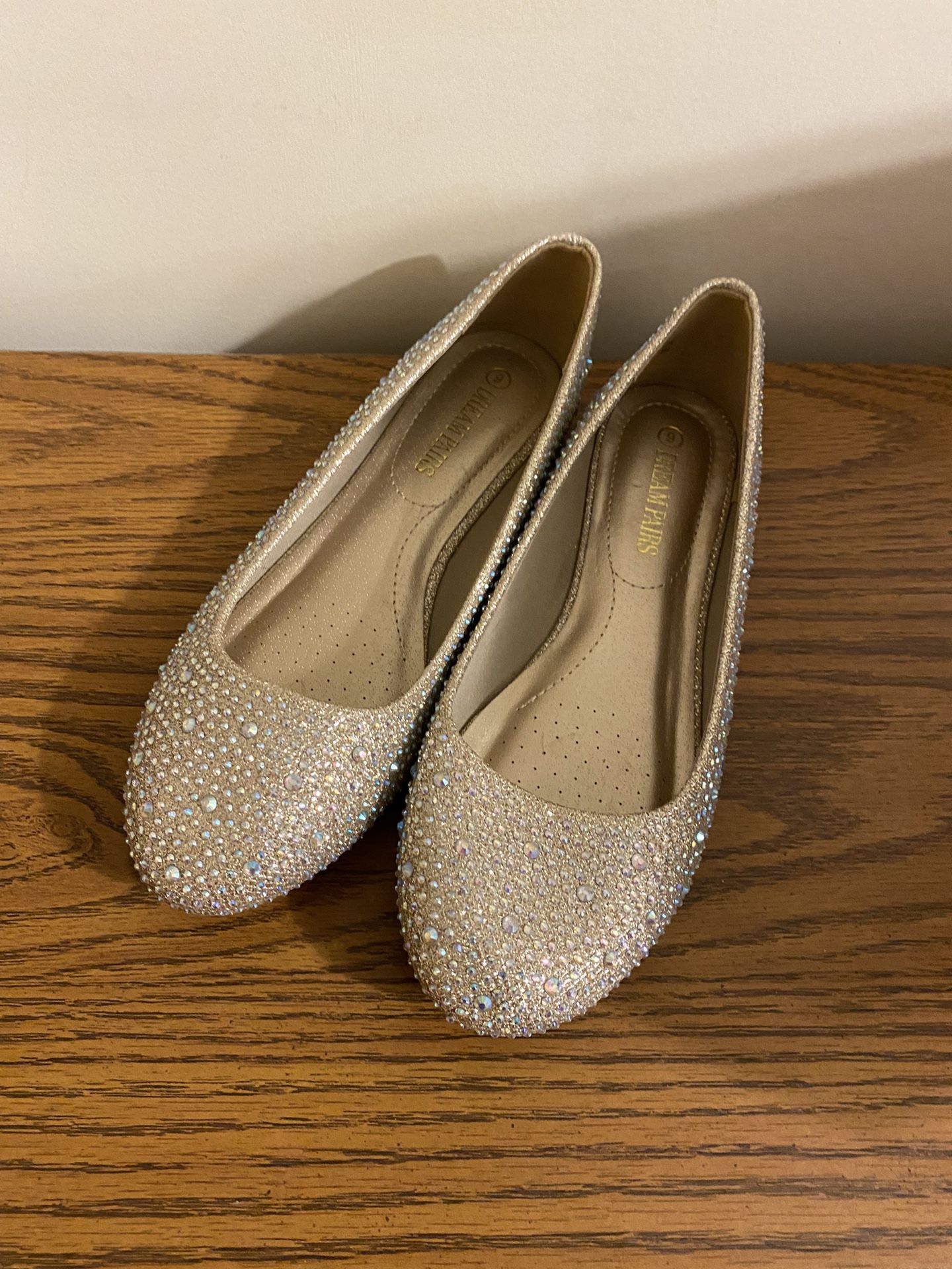 Brand New Dream Pairs Rhinestone Gold Ballet Flats Size 9
