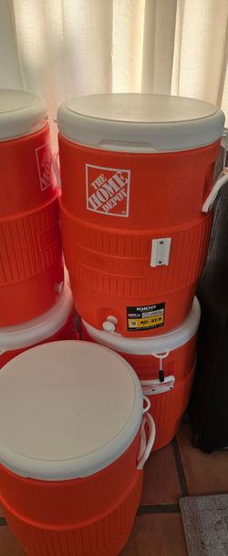 10 gallon Igloo drink coolers
