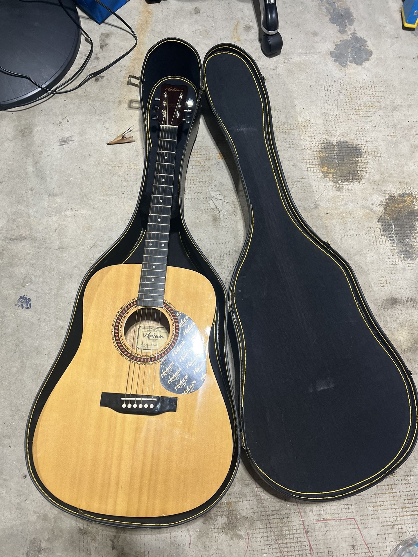 Hohner HW220 Acoustic Guitar