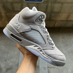 Jordan 5 Wolf Grey (Size 4Y, 4.5Y, 5Y, 5.5Y, 6Y, 6.5Y, 9.5, 10, 10.5, 11, 11.5, 12, 13)