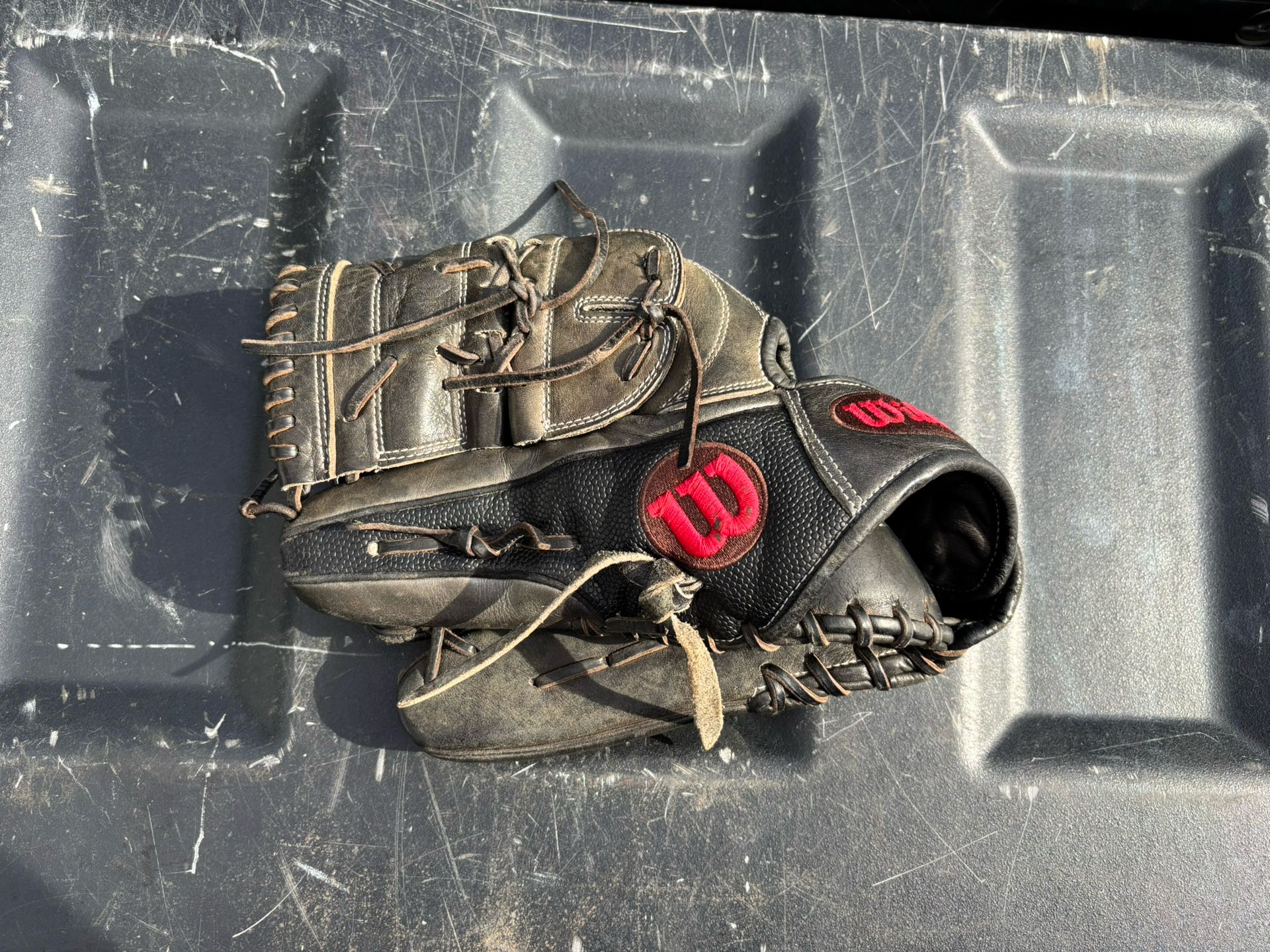 Wilson A2000 pro stock B2 12" left-handed mitt/glove