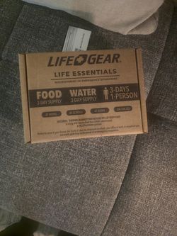 Emergency food and water 3 days supply