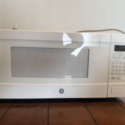 GE 800 Watt Microwave 