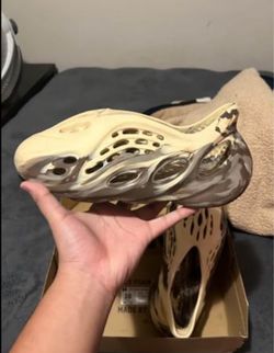   adidas Yeezy Foam RNNR MX Cream Clay Size 10