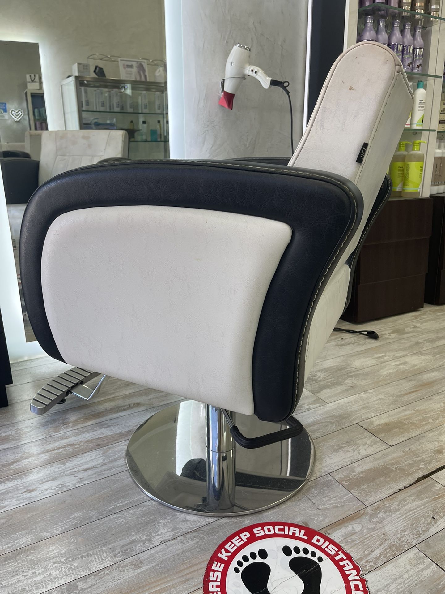 Salon Styling Chairs 