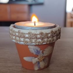 Tea light candle holder