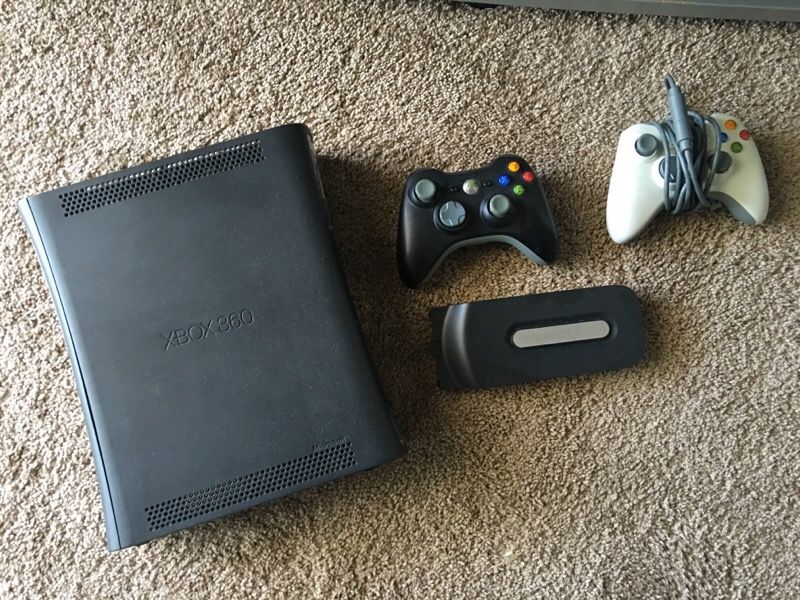 Xbox 360 Elite 120GB with 8 games