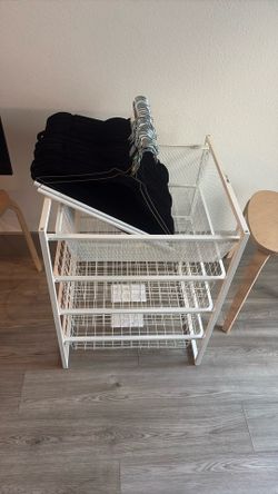 Sliding hamper