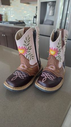 Boots cowgirl size 5