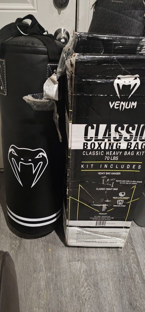 Venum Classic Boxing Bag 70lbs
