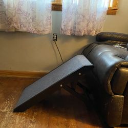 Wooden adjustable dog ramp