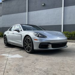 2018 Porsche Panamera 