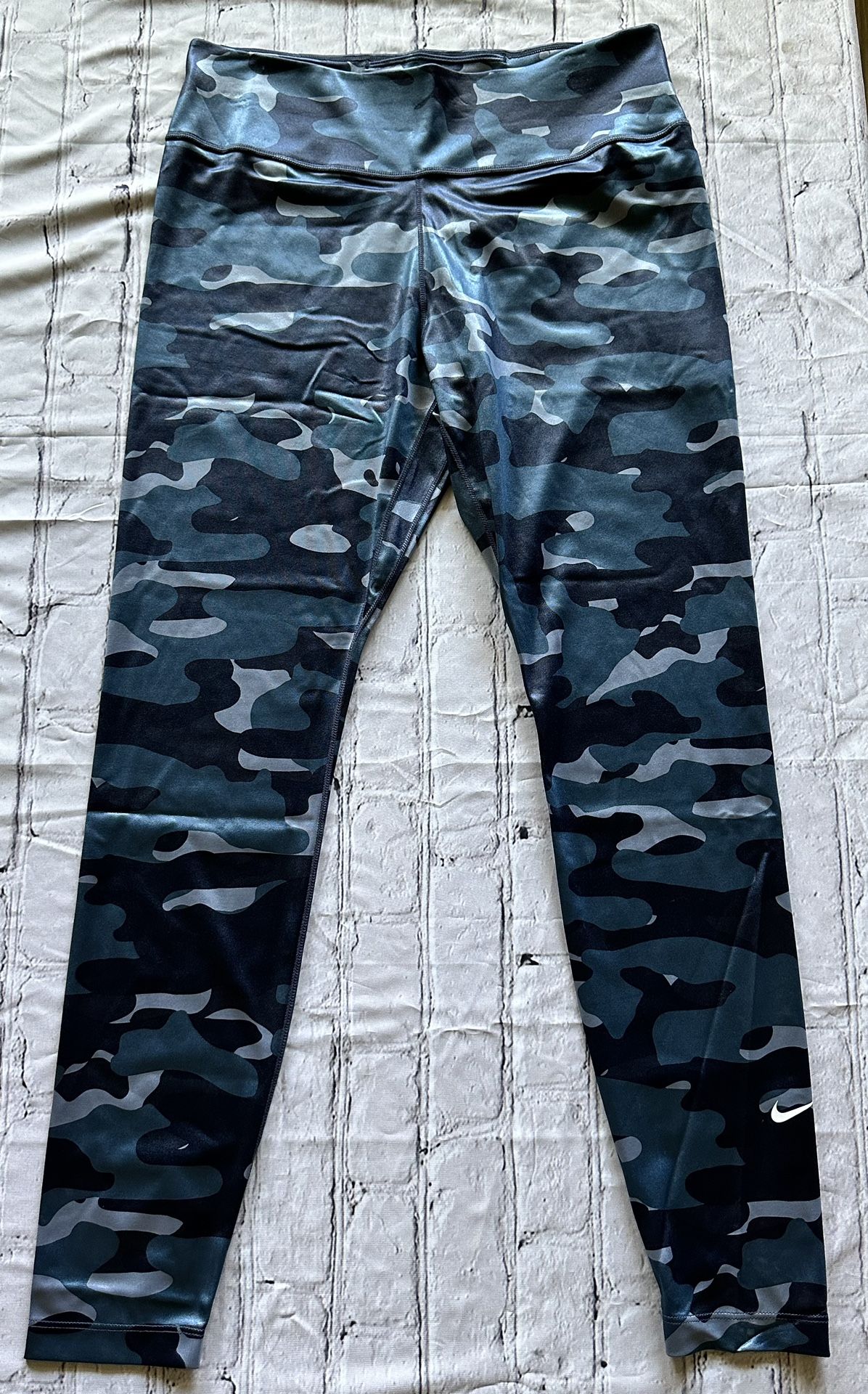 Nike Women’s Blue Camo Leggings