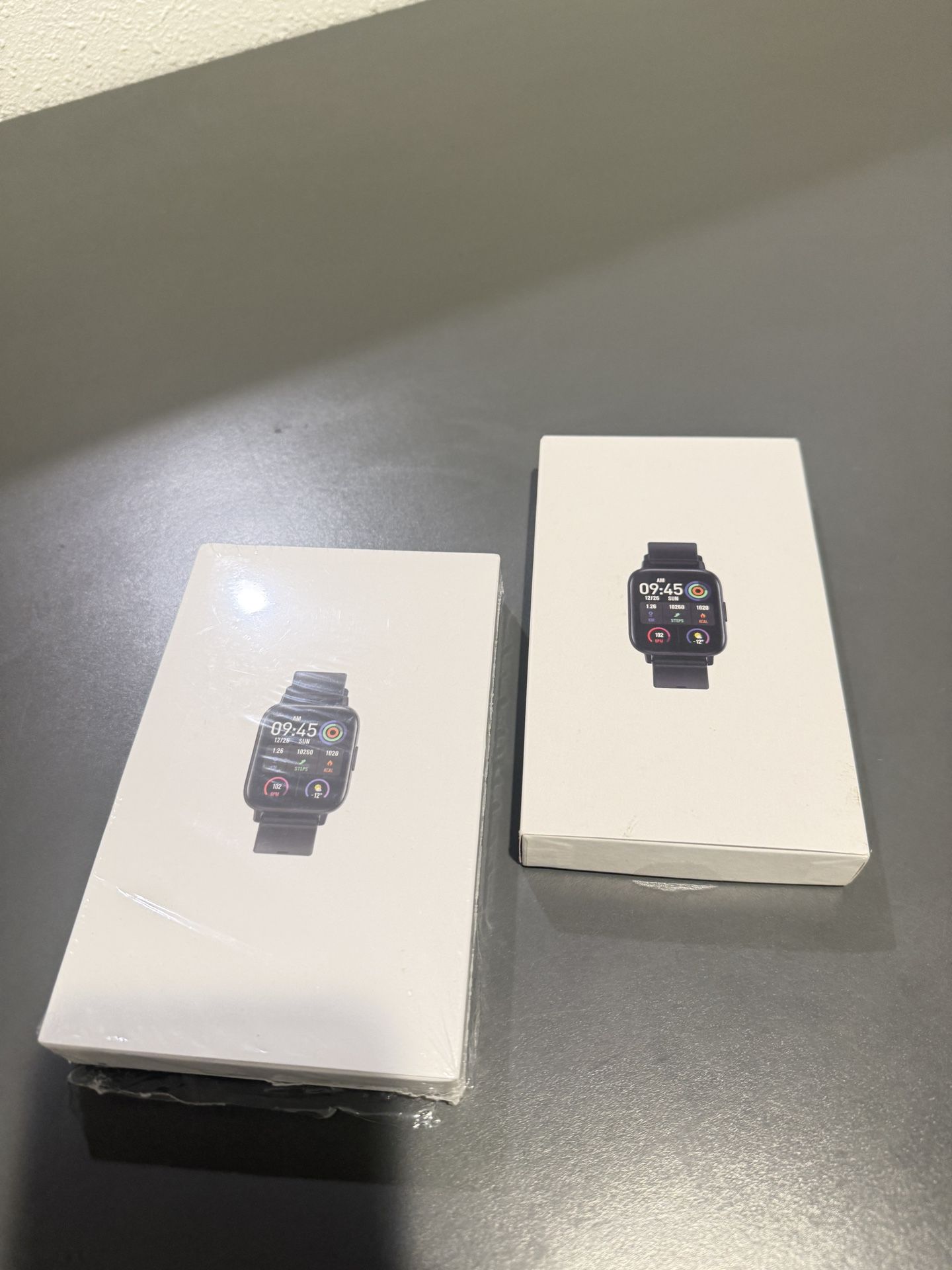 Da Fit Smart Health Watch, I22, Gold metal brand, Bluetooth phone calls, built in speakers for Playing music, Blood pressure, Heart Rate. Oxygen Level