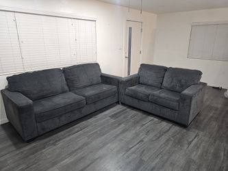 Cashton  Sofa & Love Seat 