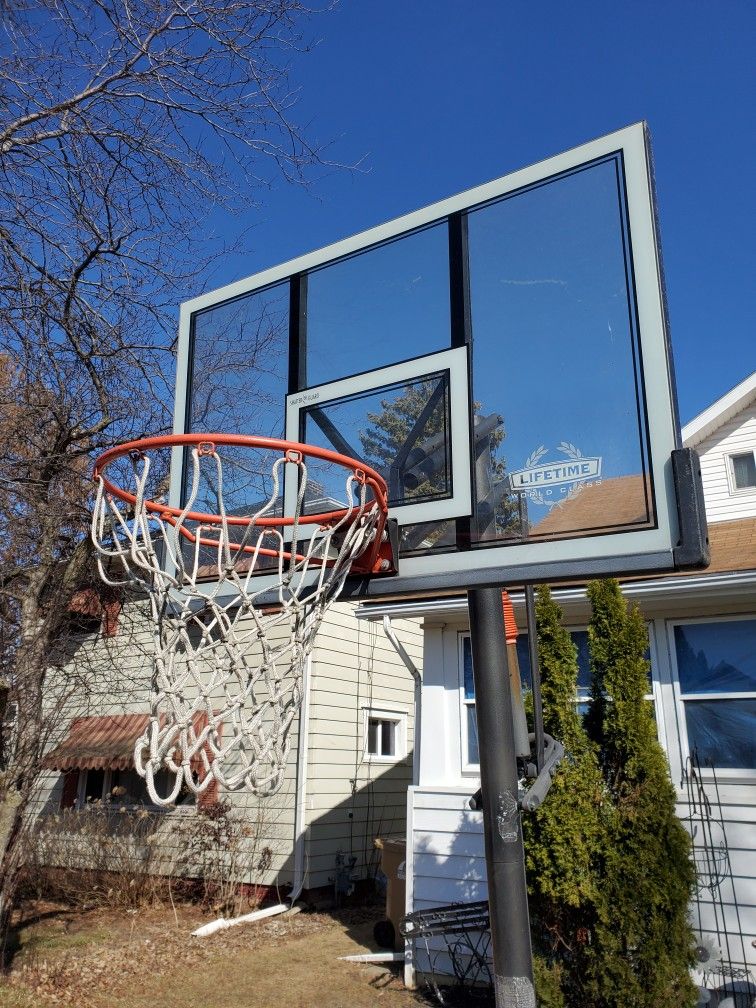 12FT LIFETIME PORTABLE BASKETBALL HOOP