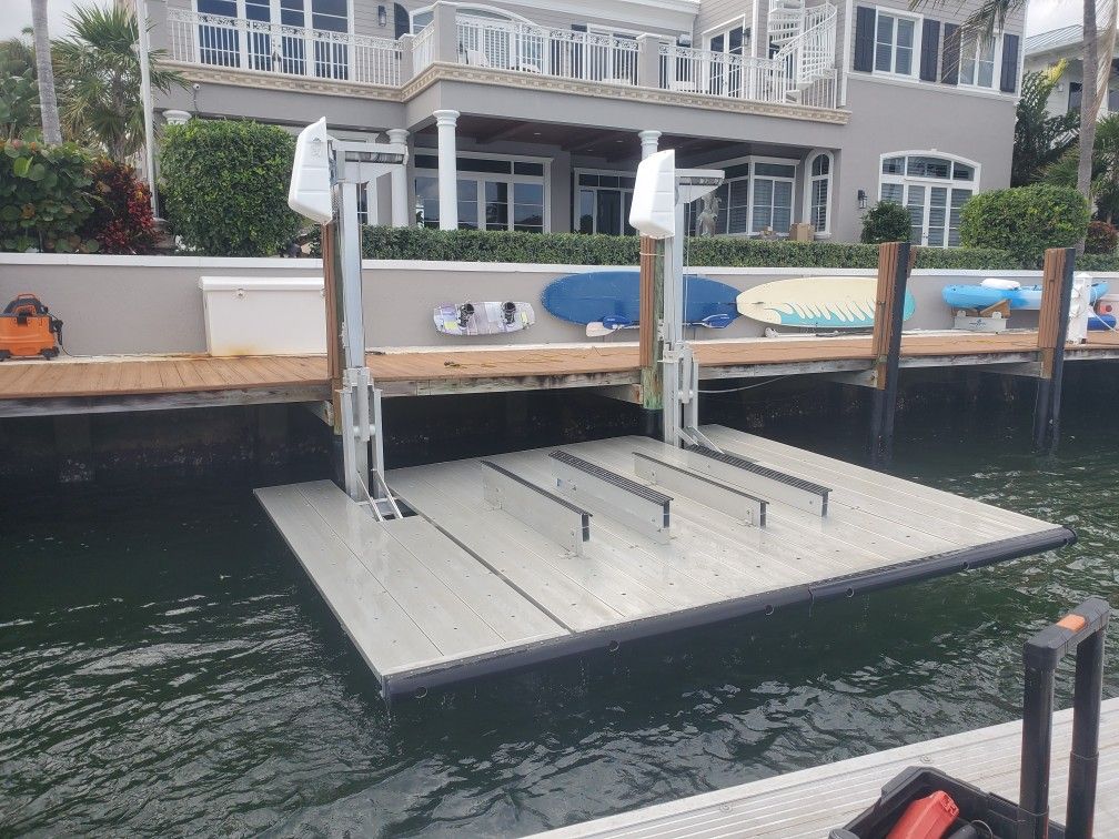 Double Jet Ski Lift / 5,000lbs Boatlift for Sale in Pompano Beach, FL