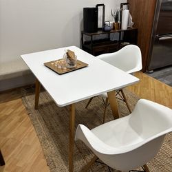 White table and 2 chairs
