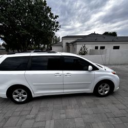 2014 Toyota Sienna