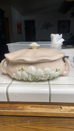 1970’s Arnel’s ceramic mushroom casserole dish