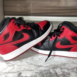 Jordan 1 Mid 