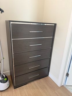 5-Drawer Dresser – Very Good Condition։