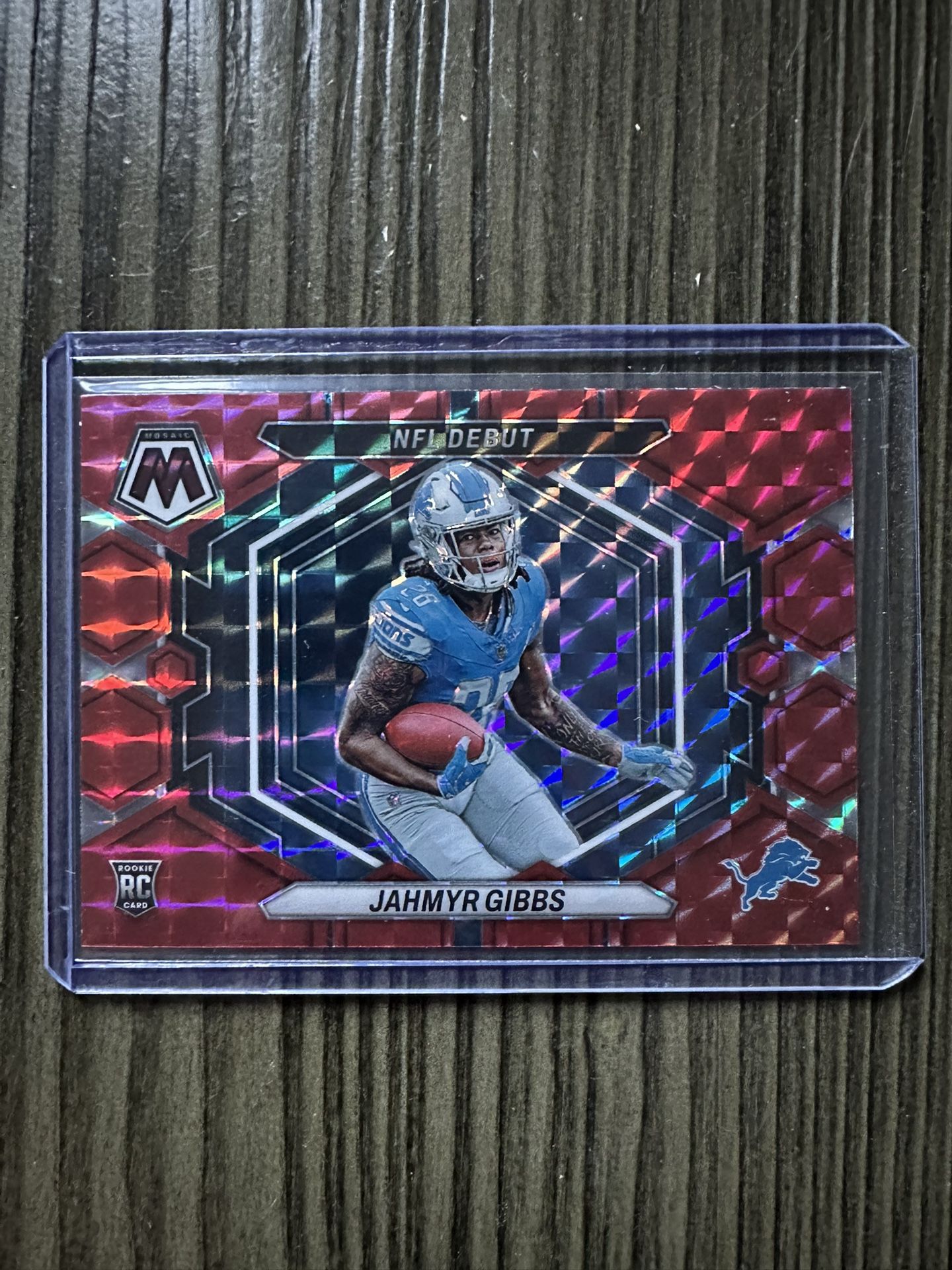 2023 Panini Mosaic NFL Debut Jahmyr Gibbs #ND-10 Red Mosaic Prizm (RC)