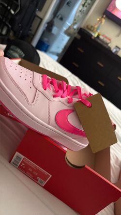 Women’s Pink Nike Shoes!!! $50