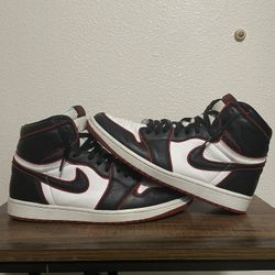 Air Jordan 1 Retro High OG Bloodline Size 11 