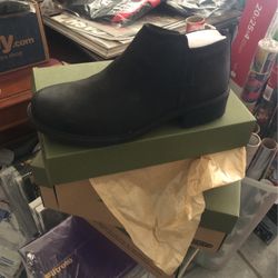  KEEN  Oregon city Loews color raven black women’s size 9.5 new in box never been put on a foot