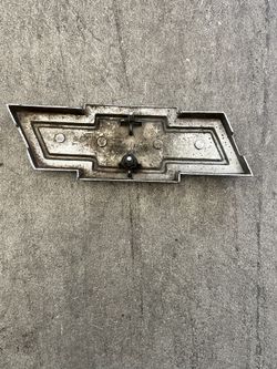 Chevy And Ford Emblem