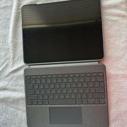 iPad Pro (M1 Chip, 5th Gen, 256gb, 12.9in, WiFi+Cellular) with Logitech Keyboard Bundle
