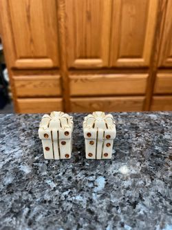 Lenox Handcrafted Present Box Pair of Salt & Pepper Shakers.  Size approximately 1 1/2 inches tall.  Brand new never used.  Has
