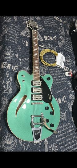 Guitarra Electrica “ GretscH “ Semi Nueva ( Like New) En Excelente Condición. Incluye Cable Nuevo y Case “ Gator “ Nuevo. Precio Firme