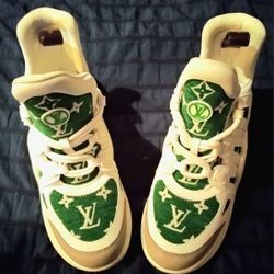 100 % AUTHENTIC LOUIS VUITTON SNEAKERS(SORRY NO BOX)