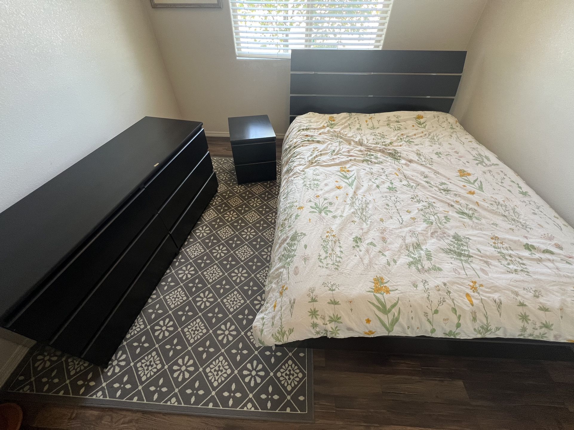 TEMA Queen Bedroom Set