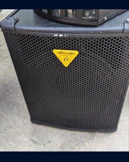 Behringer subwoofer 12 ' inch powered