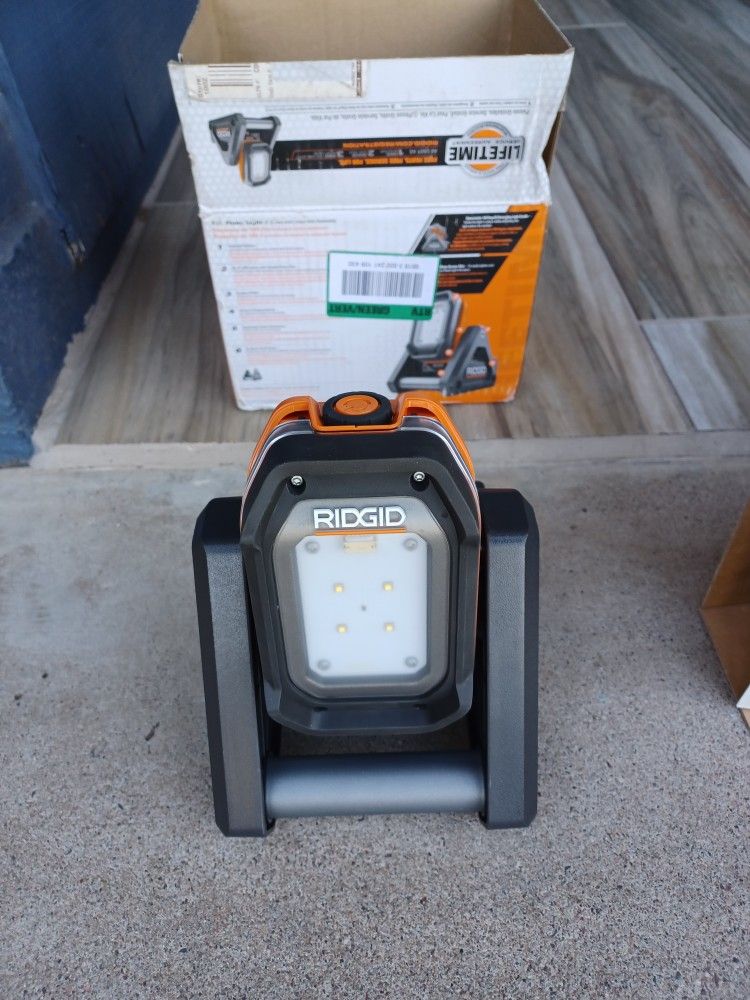 LIGHT RIDGID 18V TOOL ONLY 