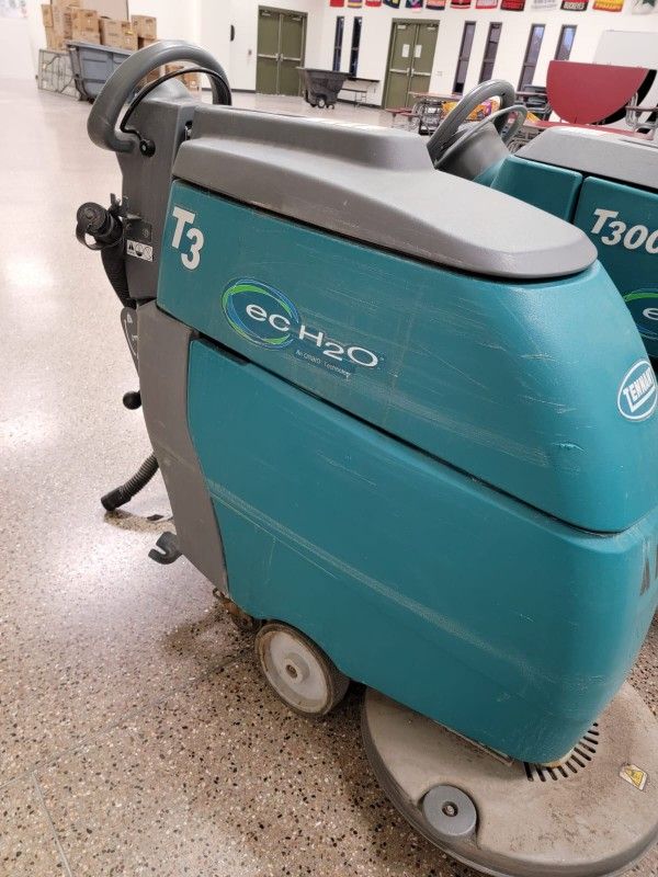 T300 Tennant Autoscrber Machine